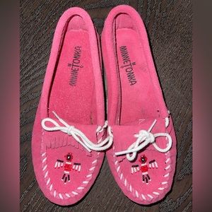 MINNETONKA MOCCASINS Suede Beaded Thunderbird Moc Loafer Slip Ons PINK GIRLS 3